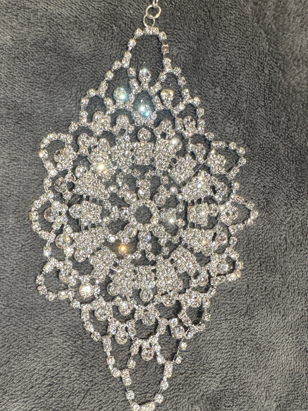 Sparkling Silver Tone Crystal Filigree Pendant for arm
